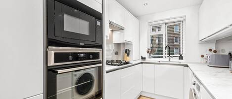 Fridge, microwave, oven, stovetop