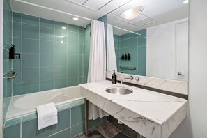 Double Queen Room - La Flora Building (Self Check-in) | Bathroom - Kasa La Flora Miami Beach (Miami Beach)