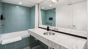 Deluxe Suite, 1 Katil Raja (King) dengan Katil Sofa (Lean On-Site Support) | Bilik Mandi | Kelengkapan dandanan diri percuma, pengering rambut, tuala disediakan