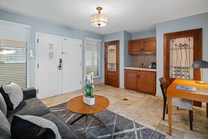 King Suite with Sofa bed - Impala Building (Self Check-in) | Living area