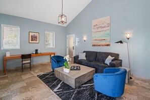 Deluxe King Suite with Balcony - Impala Building (Self Check-in) | Living area | Smart TV - Kasa La Flora Miami Beach (Miami Beach)