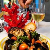 Lunch and dinner served, Italian cuisine