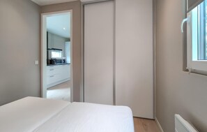 2 quartos, berço de viagem, Wi-Fi de cortesia, roupa de cama