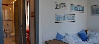 Double Room with Single Beds with Private Bathroom