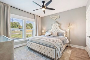 3 slaapkamers, een strijkplank/strijkijzer, reisbedje, wifi