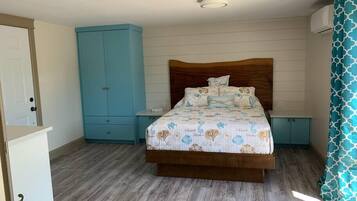 1 dormitorio, tabla de planchar con plancha, wifi y ropa de cama