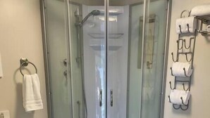 Bathroom - Bliss by da Bay Deluxe Suite 4 (King's Point)