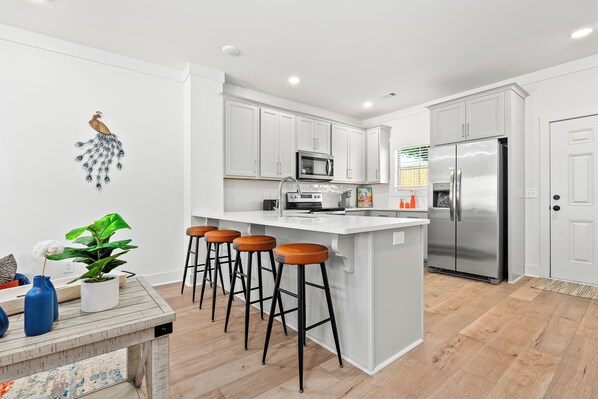 Microondas, horno, parrilla de estufa y lavavajillas 