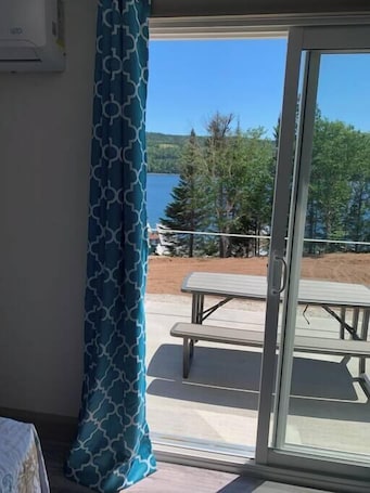 Interior. Bliss by da Bay (Suite 2)