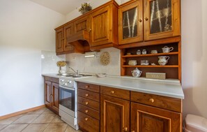 Kjøleskap og kokeplater