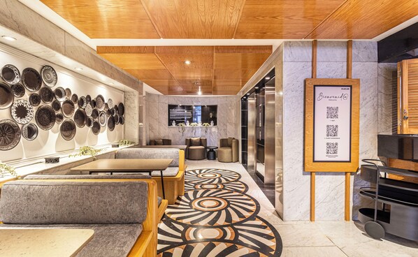 Lobby sitting area - Kukun Grand Chapultepec (Mexico City)