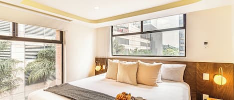 Deluxe Apartment | Hypo-allergenic bedding, in-room safe, individually decorated