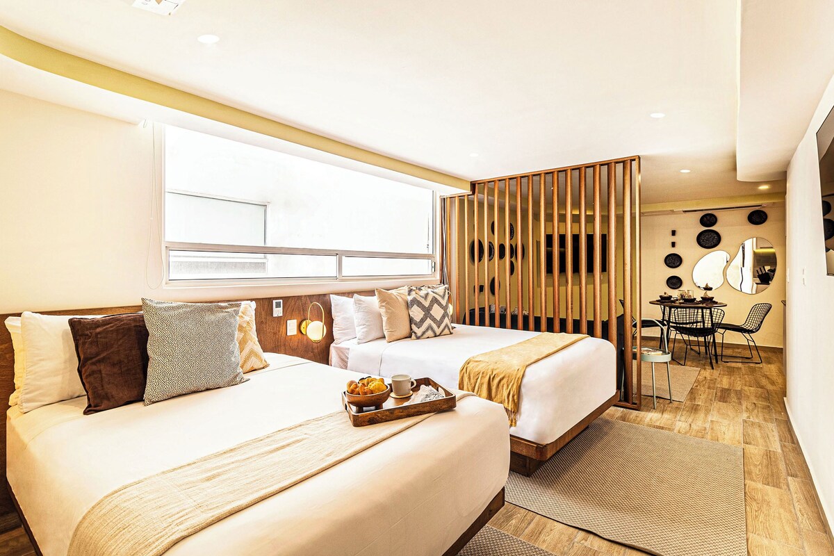 Superior-Apartment | Allergikerbettwaren, Zimmersafe, laptopgeeigneter Arbeitsplatz