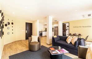 Grand Apartment, City View | Living area - Kukun Grand Chapultepec (Mexico City)