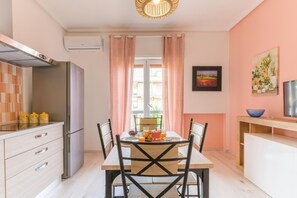 Dining - Mercurio, apartment with a view 100 m from the beach (Marina di Ragusa)