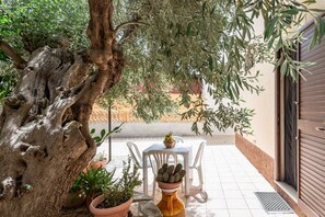 Outdoor dining - Villa Rosa by Rentbeat (Montalbano di Fasano)