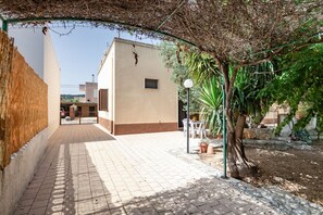 Unclassified image, 3 of 26, button