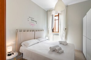 1 slaapkamer, een strijkplank/strijkijzer, wifi, beddengoed