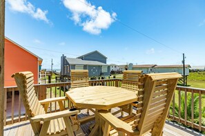 Outdoor dining - Capri Beach House with Private Beach Access (Freeport)