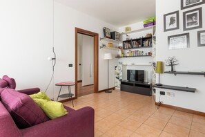 Apartment, Balcony | Living area