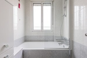 Apartment, Balcony | Bathroom | Combined shower/bathtub, free toiletries, hair dryer, bidet - Casa Berti by Wonderful Italy (Bologna)