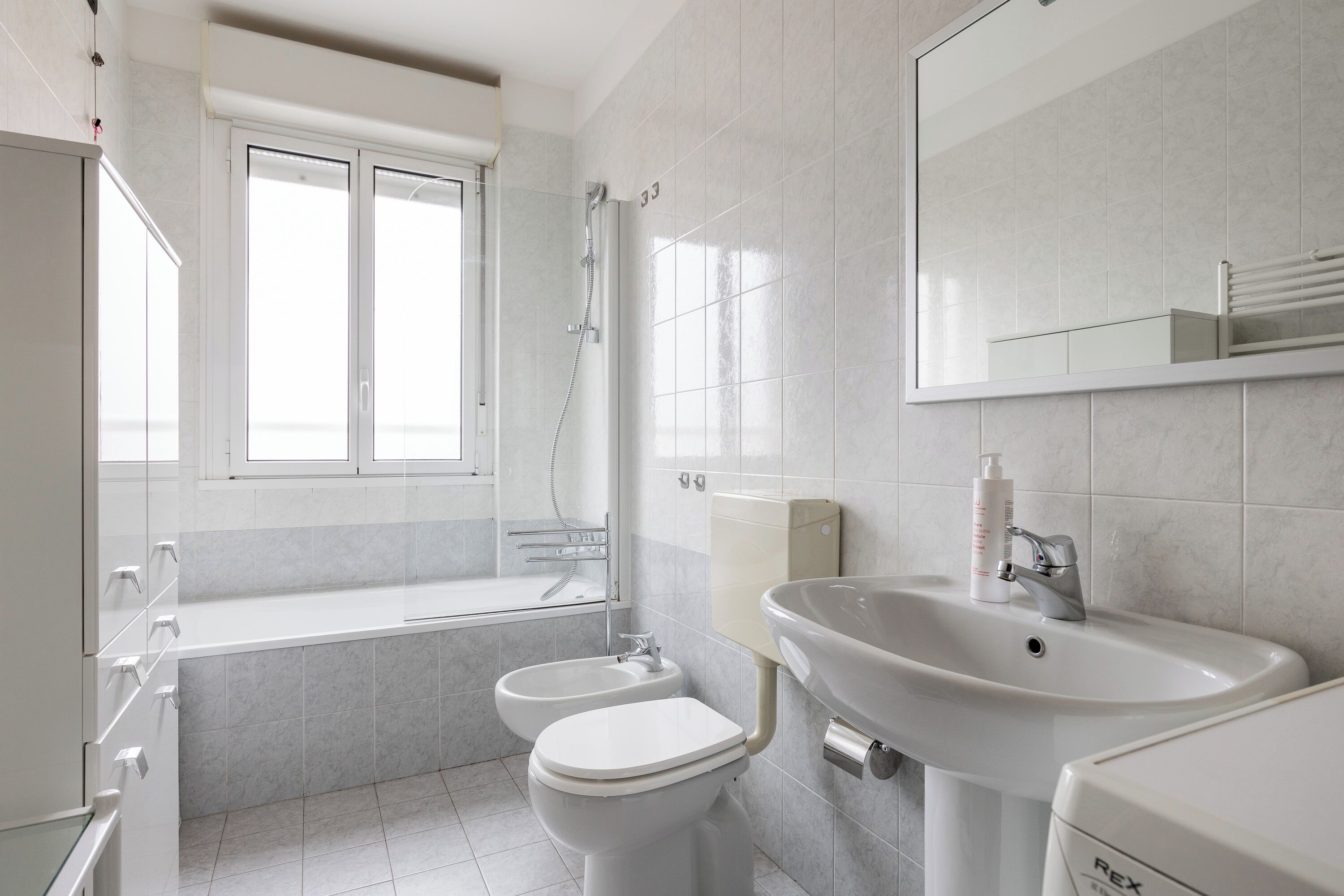 Apartment, Balcony | Bathroom | Combined shower/tub, free toiletries, hair dryer, bidet