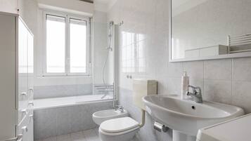 Apartment, Balcony | Bathroom | Combined shower/tub, free toiletries, hair dryer, bidet