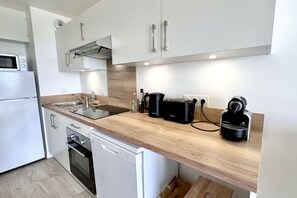 Microonde, forno, piano cottura, lavastoviglie