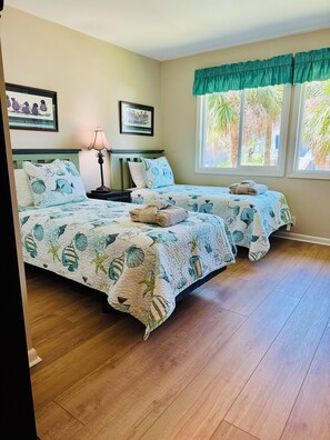 3 quartos, ferros/tábuas de passar roupa, Wi-Fi, roupa de cama