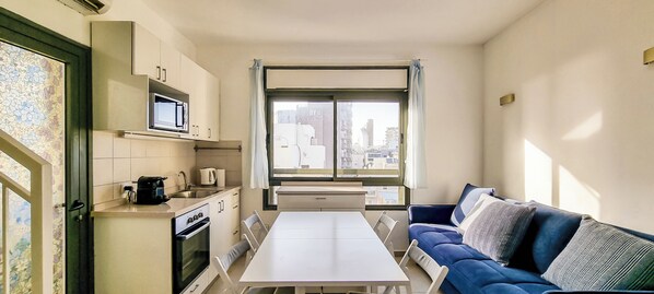 Appartement | Aire de séjour | Téléviseur à écran plat de 65 po avec télévision par câble