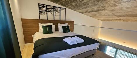 1 habitación, escritorio, tabla de planchar con plancha y wifi