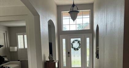 Spacious 4BR Retreat 2 Master suites near Disney. Perfect for families