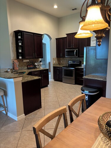 Spacious 4BR Retreat 2 Master suites near Disney. Perfect for families 