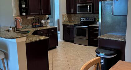 Spacious 4BR Retreat 2 Master suites near Disney. Perfect for families