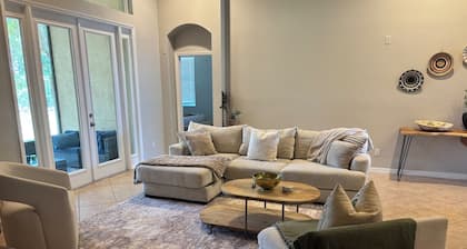 Spacious 4BR Retreat 2 Master suites near Disney. Perfect for families