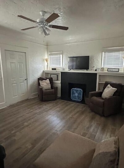 Charming 2 Bedroom Duplex
