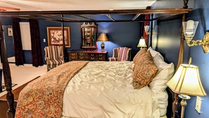 7 bedrooms, desk, iron/ironing board, travel cot