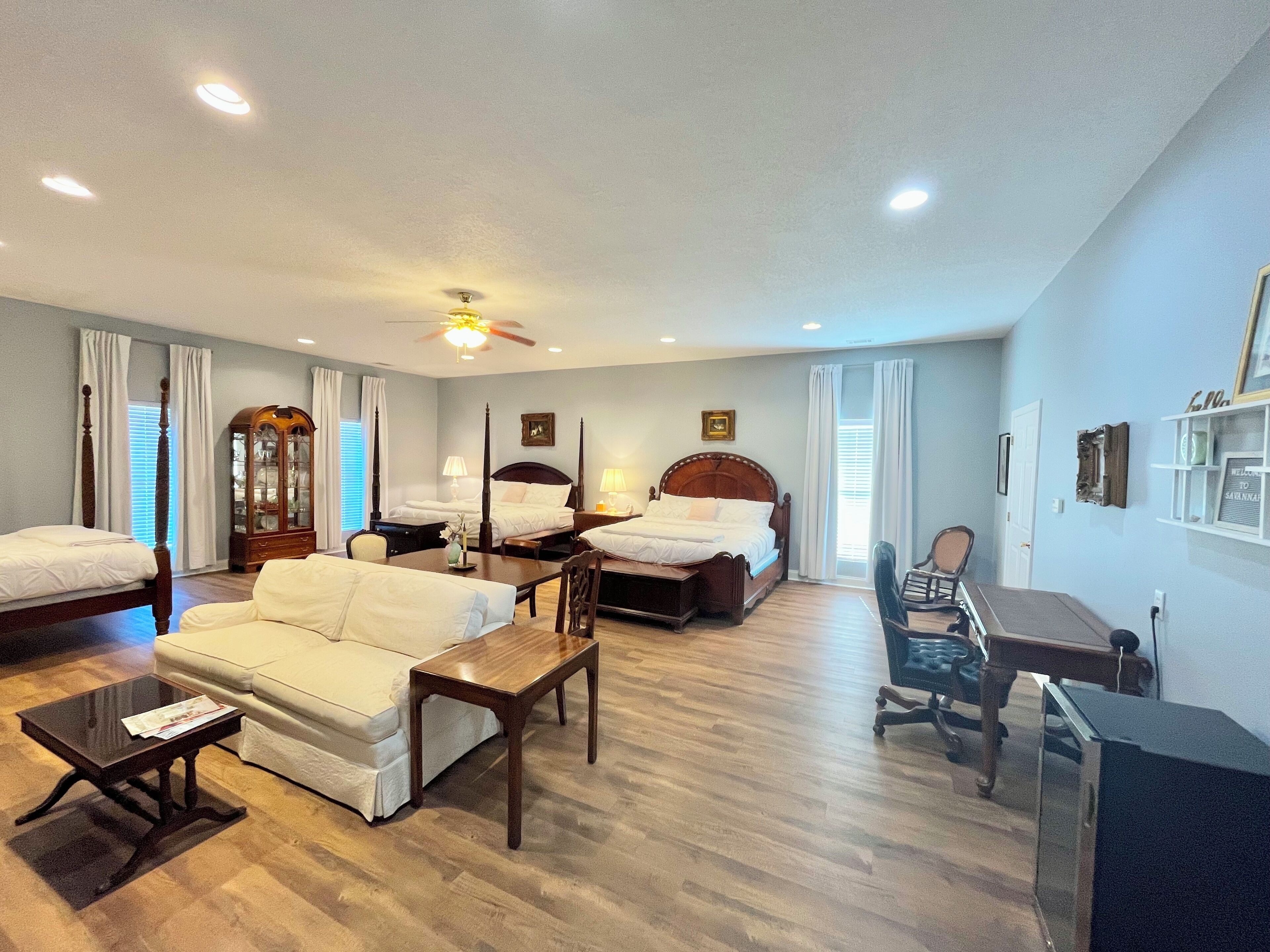 7 bedrooms, desk, iron/ironing board, travel crib