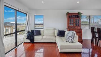 Smart TV, table football