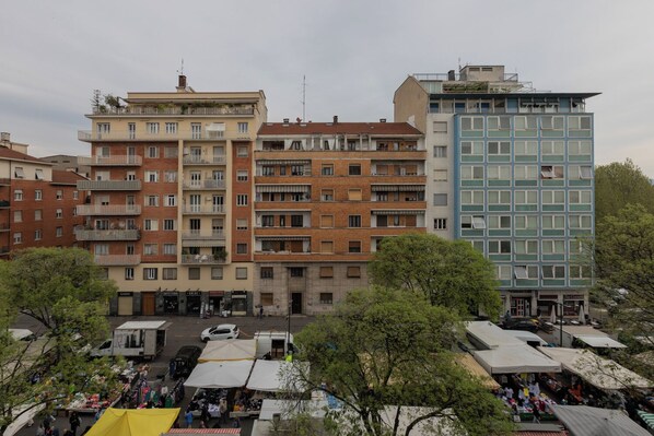 Vista frontal de la propiedad