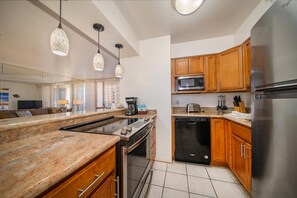 Fridge, microwave, stovetop, dishwasher