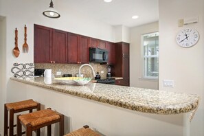 Réfrigérateur, four, plaque de cuisson, lave-vaisselle