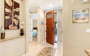 2 soverom, strykejern/-brett og sengetøy