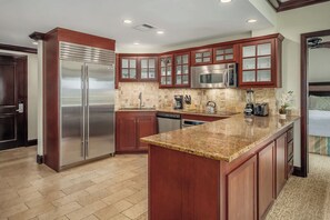 Fridge, oven, stovetop, dishwasher