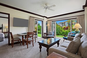 Living area - Waipouli Beach Resort B102 Courtyard View 2BD 3BA (Kapaa)