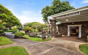 Exterior - Kiahuna Plantation Resort 249 Partial Ocean 1 BD (Koloa)