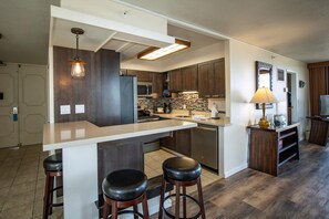 Fridge, oven, stovetop, dishwasher