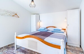 2 bedrooms, free WiFi, bed sheets - Lovely apartment in Pula with WiFi (Pula)