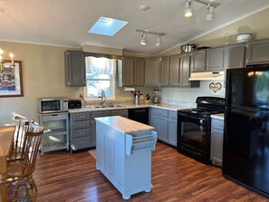 Refrigerador, microondas, horno, placa de cocina