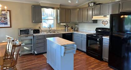 3 Bedroom home w/ lake and mountain views near skiing, and cultural attractions!